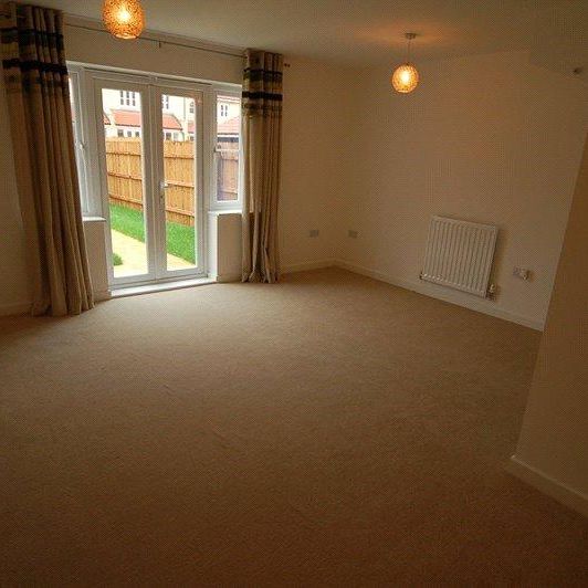3 bedroom semi-detached house to rent - Photo 1