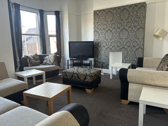 1 bedroom in a house share to rent - Photo 1