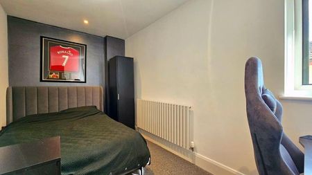 4 bedroom detached house to rent - Photo 2