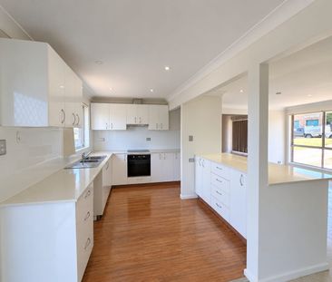 GREAT FAMILY HOME - Photo 6