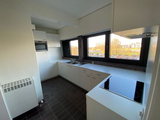Ruim appartement met 2 slaapkamers, centraal gelegen. - Photo 1