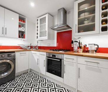 Greenview Close, London - Photo 5