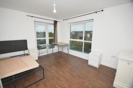 3 bedroom apartment to rent - Photo 4