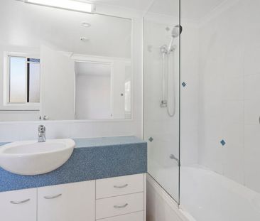 TWO BEDROOM, TWO BATHROOM, TWO CAR ACCOM WITH POOL - WALK TO BEACH - Photo 2