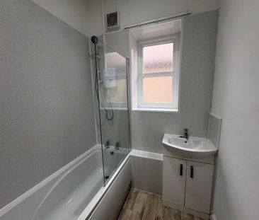 3 bedroom flat to rent - Photo 2