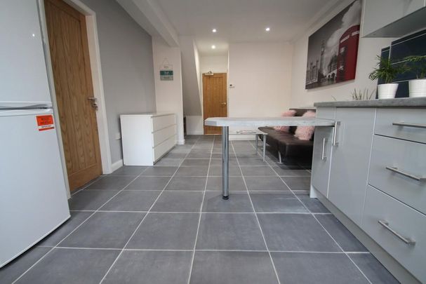 5 bedroom terraced house to rent - Photo 1