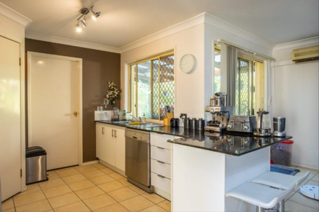 Low set brick – 6 month lease only. - Photo 4