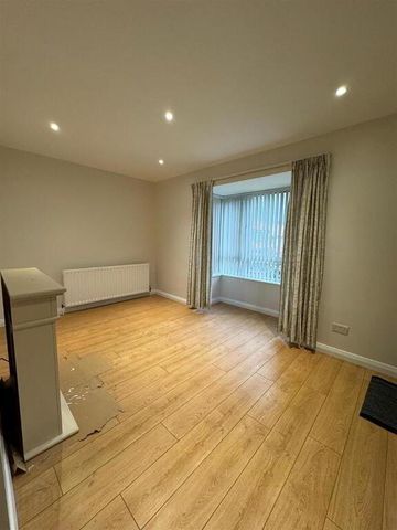 44 Windmill Gardens, Ballynahinch, BT24 8ER - Photo 2