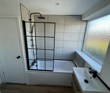 Edwin's Avenue South - Photo 3