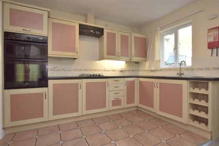 Sheldons Court, Winchcombe Street, Cheltenham, Gloucestershire, GL52 - Photo 4