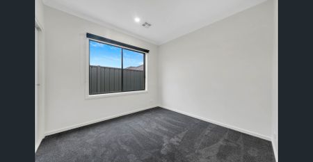 Elegant Family Living -cool and cosy with refrigerated climate control - Photo 3