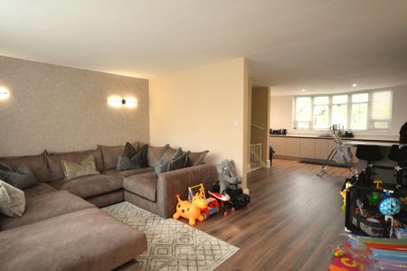 4 bedroom townhouse to rent - Photo 2