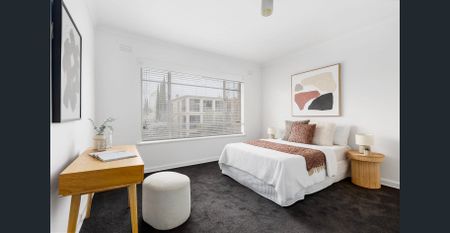 Top blonde in town - Photo 2