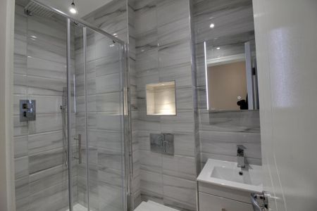 1 bedroom in a flat share to rent - Photo 5