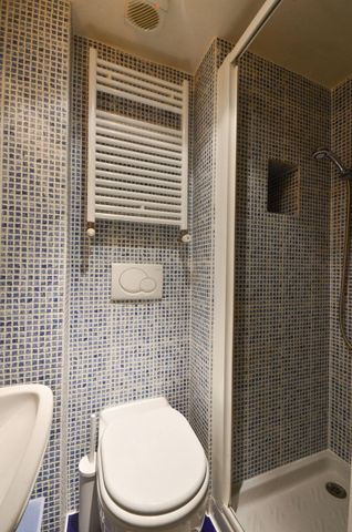 BILLS INCLUDED - Modern Duplex Studio in Wes Kensington, London W14 - Photo 4