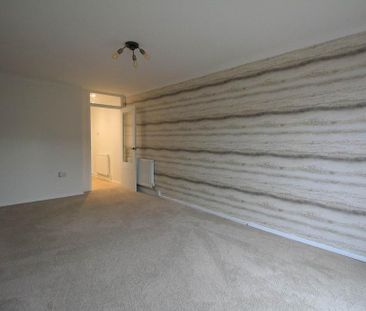 2 bedroom end of terrace house to rent - Photo 1