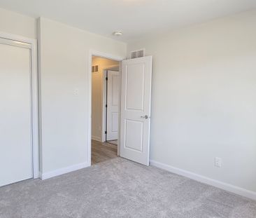 For Lease - 235 CALVINGTON Avenue, Kanata, Ontario - Photo 6