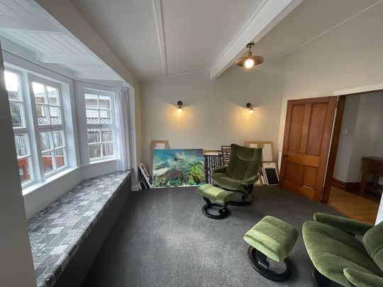 EXECUTIVE HOME CENTRALLY LOCATED - Photo 1