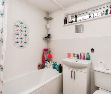 3 bedroom terraced house to rent - Photo 6