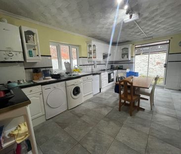 Penny Lane, Liverpool, L18 - Photo 5