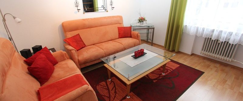 Miete inkl. Nebenkosten: 890 € pro Monat, plus Strom, plus Heizung - Photo 1