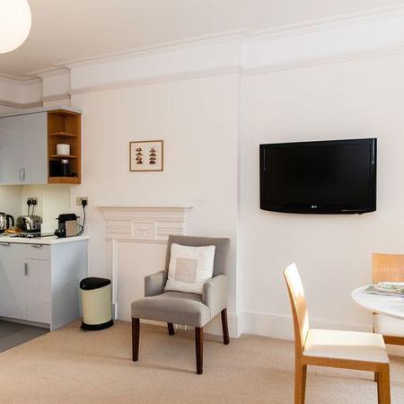 2 bedroom serviced apartment to rent - Photo 3