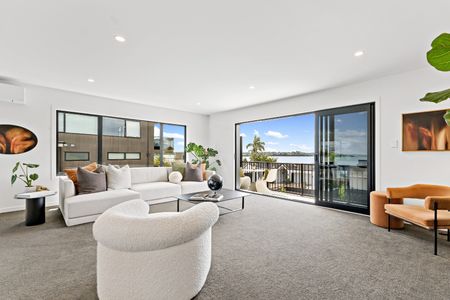 Exceptional 5-Bedroom Home in Prime Farm Cove Location - Photo 4