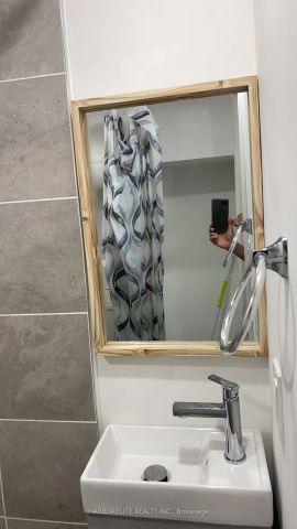 Detached Home For Lease | W9229270 - Photo 2