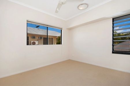 Contemporary living in Trinity Beach - Photo 3