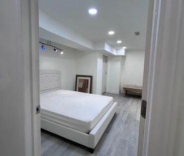 39 WATERTON CRESCENT - Photo 2