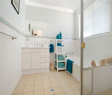 Immaculate Townhouse in the Heart of Fairy Meadow - Photo 5