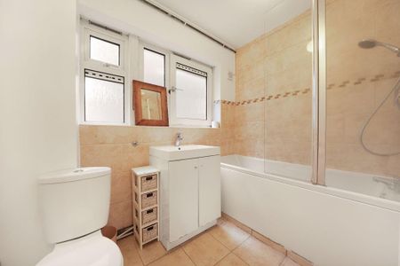 3 bedroom flat to rent - Photo 2