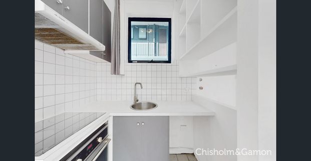 Charming 1-Bedroom Haven in Elwood - Photo 1