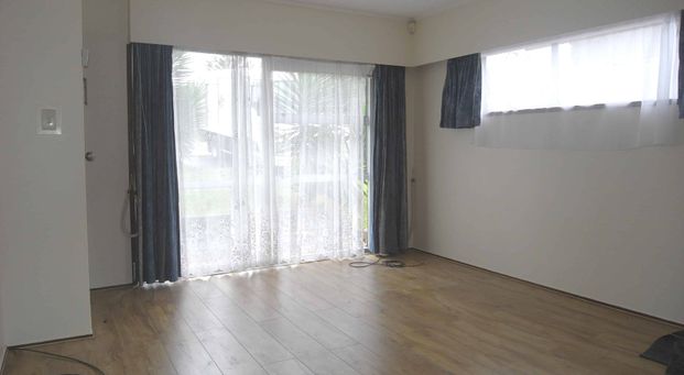 3 bedroom unit with 1 bathroom - Photo 1