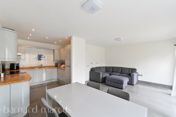 Covey Road, Worcester Park - Photo 1