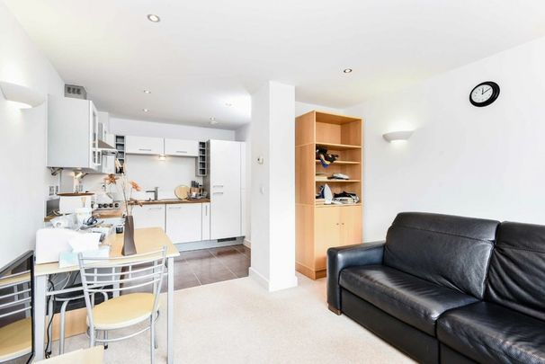 Western Gateway - Photo 1