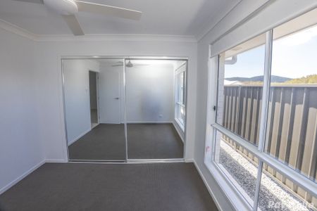 BRAND NEW 4-BEDROOM DUPLEX!! - Photo 4