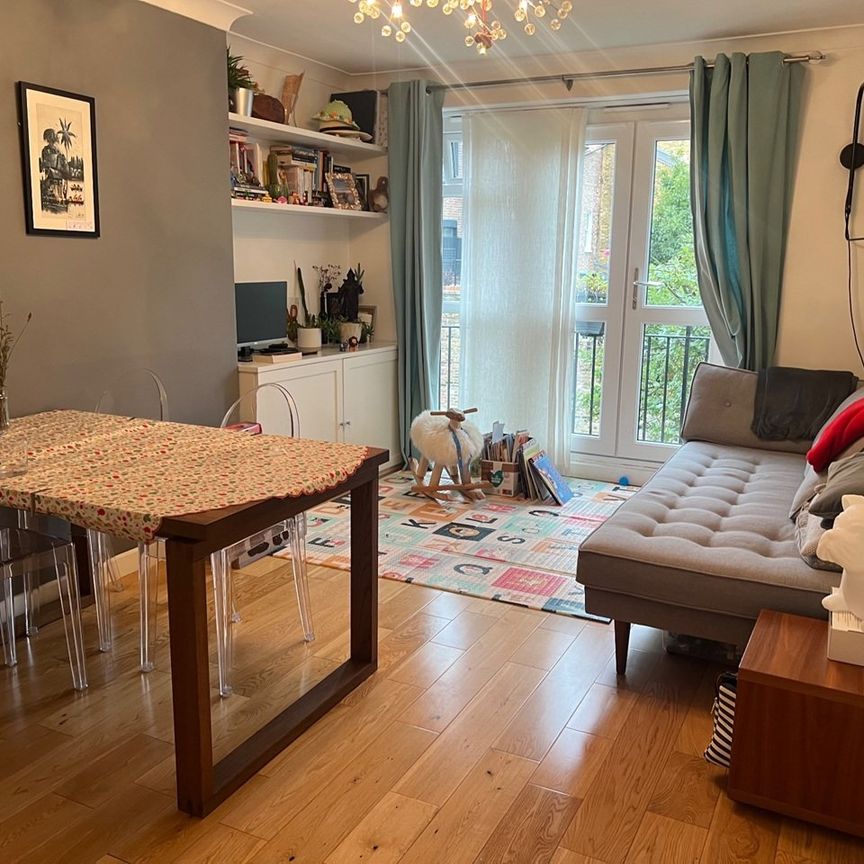 1 Bed Flat, Battersea, SW11 - Photo 1