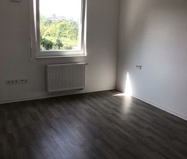 Preisgünstige, interessante Dachgeschosswohnung - Photo 1