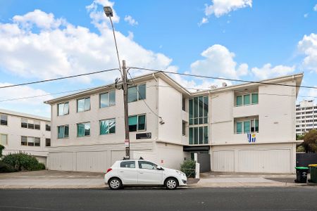 13/19 Shakespeare Grove, St Kilda. - Photo 4