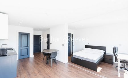 1 Bedroom flat to rent in Filmworks Walk, Ealing, W5 - Photo 4