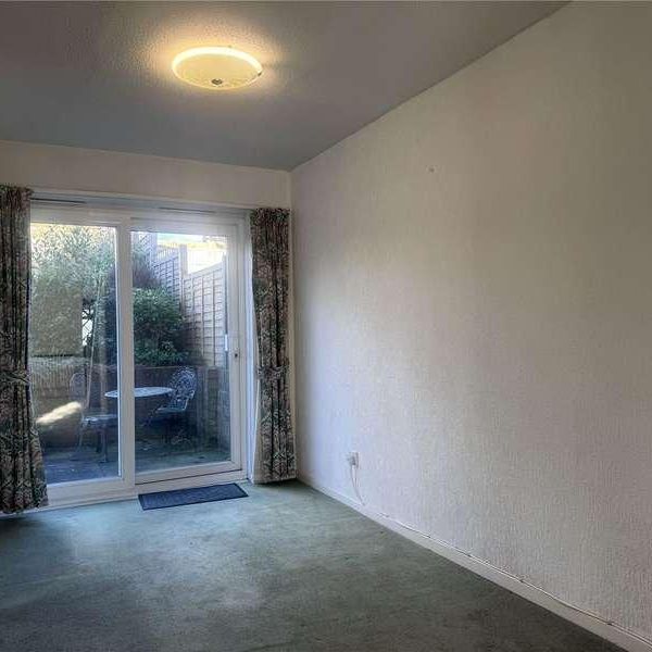 Kingfisher Drive, Redhill, Surrey, RH1 - Photo 1