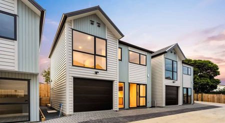 Brand new stand alone home with garage - Photo 3