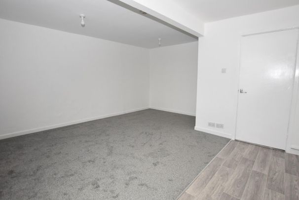 2 bedroom Flat To Let - Photo 1