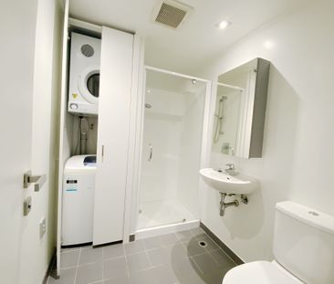 Bright Two-Bed with Openable Windows - CBD Living - Photo 6