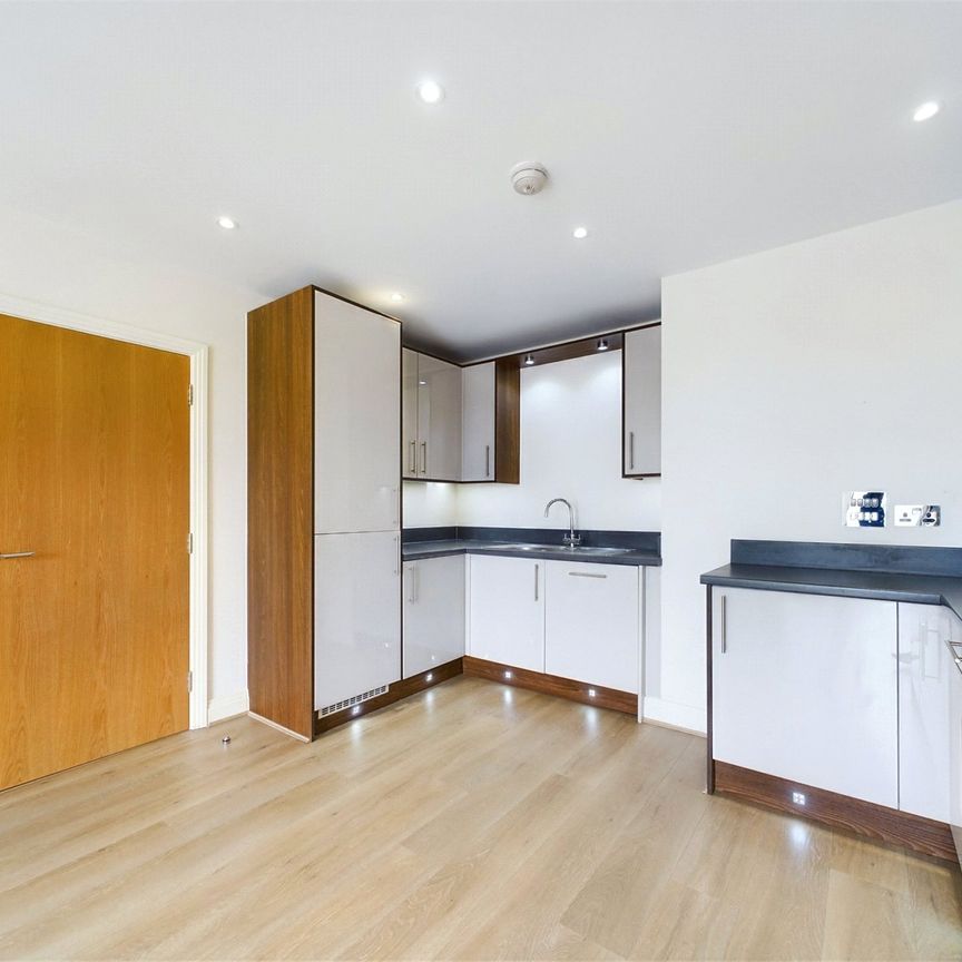 Heron Way, Berkshire Heron Way, Berkshire - Photo 1