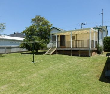 Great location, Freshly painted through out family home. - Photo 6
