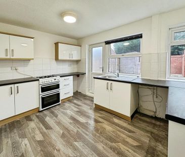 2 bedroom end of terrace house to rent - Photo 3