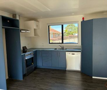 2-Bedroom Home in Titirangi - Photo 3