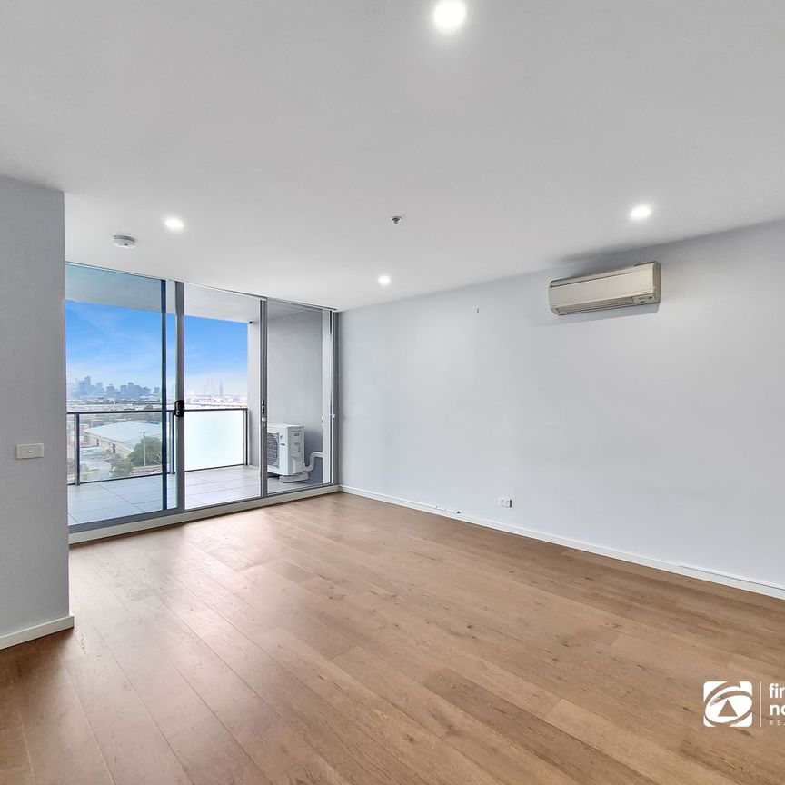 Spacious 3 Bedroom Apartment with City & River Views - Photo 1